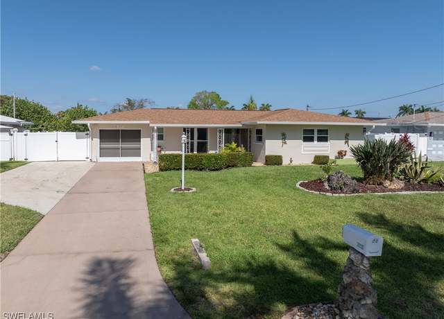 Property at 2832 SE 18th Ave, Cape Coral, FL 33904, 2 beds, 3 baths