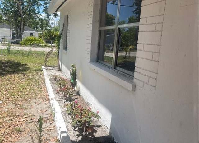 Property at 1605 Pawnee St, Fort Myers, FL 33916, 3 beds, 1 bath