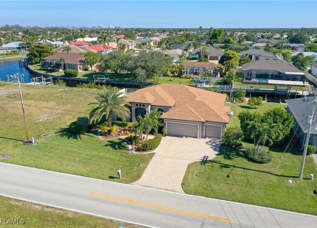 Property at 2127 SE 17th Pl, Cape Coral, FL 33990, 3 beds, 3 baths