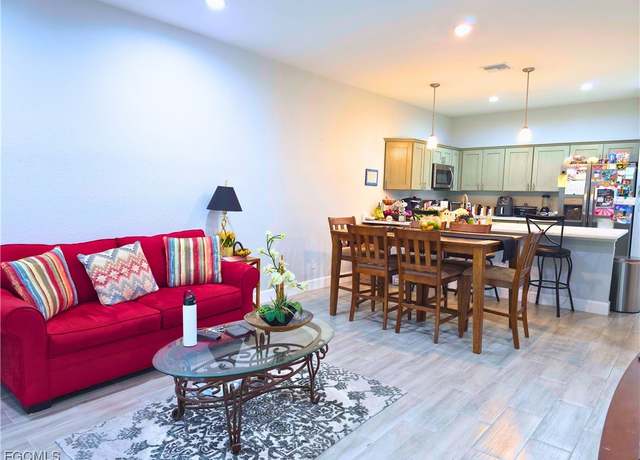 Property at 1008 NE 8th Pl, Cape Coral, FL 33909, 6 beds, 4 baths