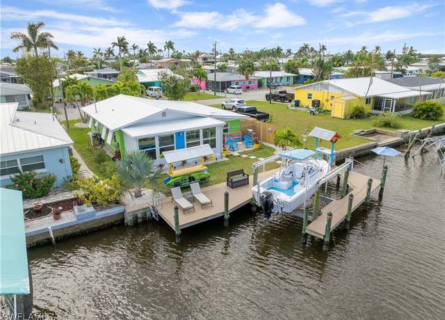 Property at 2622 Bridgeview St, Matlacha, FL 33993, 2 beds, 1 bath