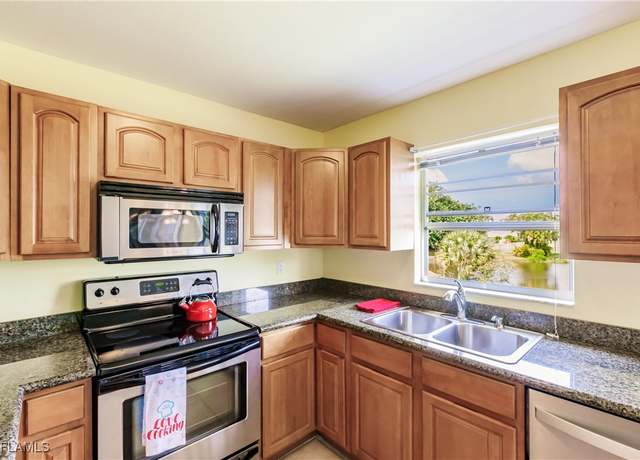 Property at 6864 Sandtrap Dr #4, Fort Myers, FL 33919, 2 beds, 2 baths