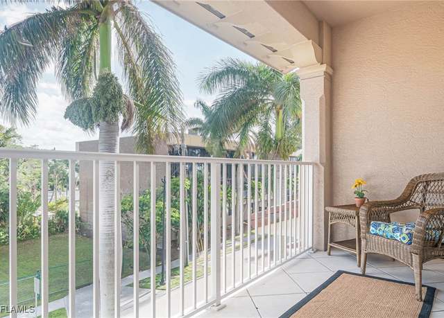 Property at 2080 W 1st St #206, Fort Myers, FL 33901, 2 beds, 2.5 baths