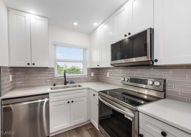 Property at 499 Forest Lakes Blvd #306, Naples, FL 34105, 2 beds, 2 baths
