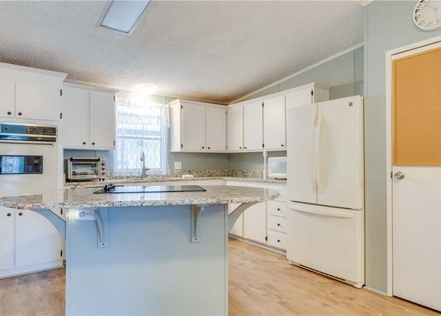 Property at 566 Horizon Dr, North Fort Myers, FL 33903, 2 beds, 2 baths