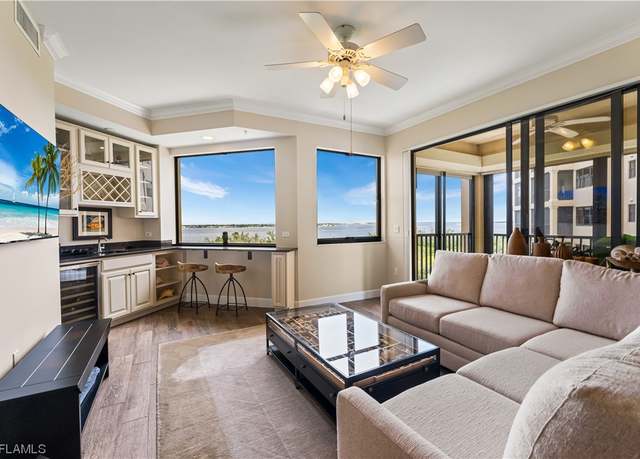 Property at 11640 Court Of Palms #304, Fort Myers, FL 33908, 3 beds, 2.5 baths