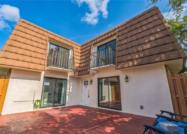 Property at 1428 Park Shore Cir #2, Fort Myers, FL 33901, 2 beds, 2.5 baths