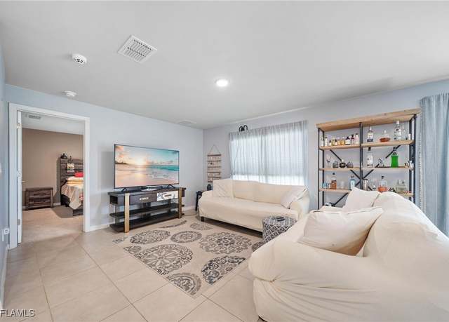 Property at 5013 Pinetree Cir, Labelle, FL 33935, 4 beds, 2 baths