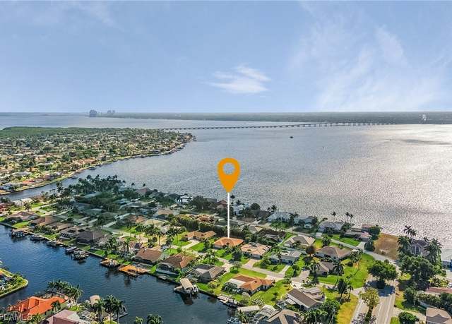 Property at 2911 SE 22nd Ave, Cape Coral, FL 33904, 3 beds, 2 baths