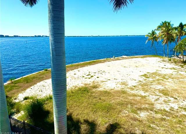 Property at 362 Bayshore Dr, Cape Coral, FL 33904