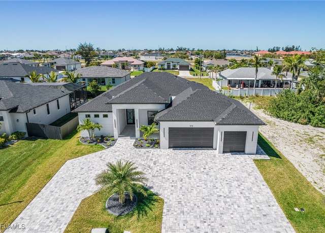 Property at 312 SW 31st Ave, Cape Coral, FL 33991, 3 beds, 3 baths