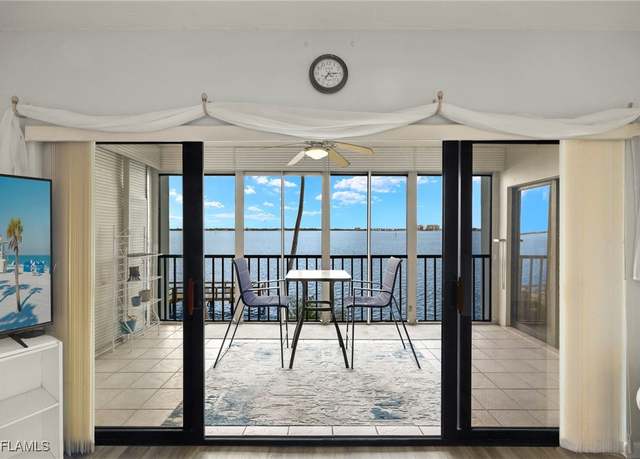 Property at 1901 Clifford St #202, Fort Myers, FL 33901, 2 beds, 2 baths