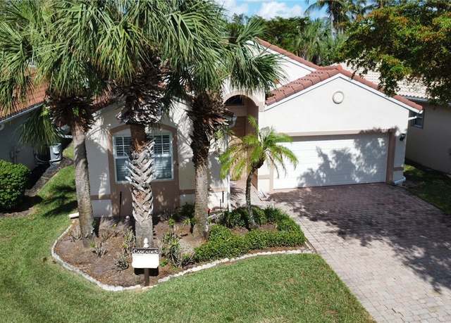 Property at 9519 Lismore Ln, Estero, FL 33928, 2 beds, 2.5 baths