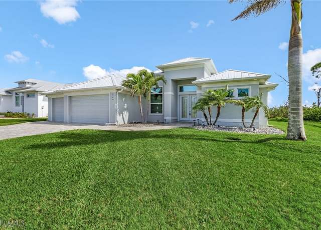Property at 9464 St Marys Ct, Port Charlotte, FL 33981, 3 beds, 2.5 baths