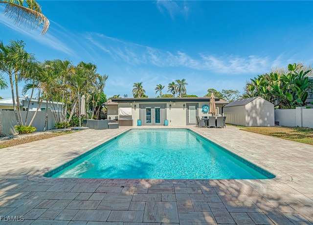 Property at 1254 Cooper Dr, Naples, FL 34103, 3 beds, 1.5 baths