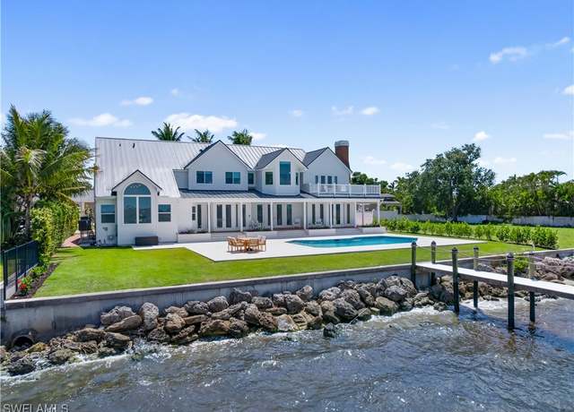 Property at 8451 Casa Del Rio Ln, Fort Myers, FL 33919, 5 beds, 5.5 baths