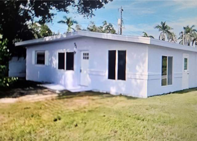 Property at 92 Oak St, North Fort Myers, FL 33903, 2 beds, 2 baths