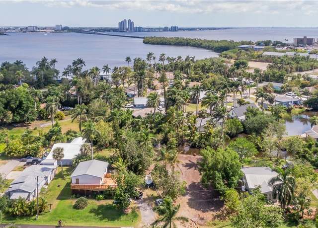 Property at 67 Oak St, North Fort Myers, FL 33903
