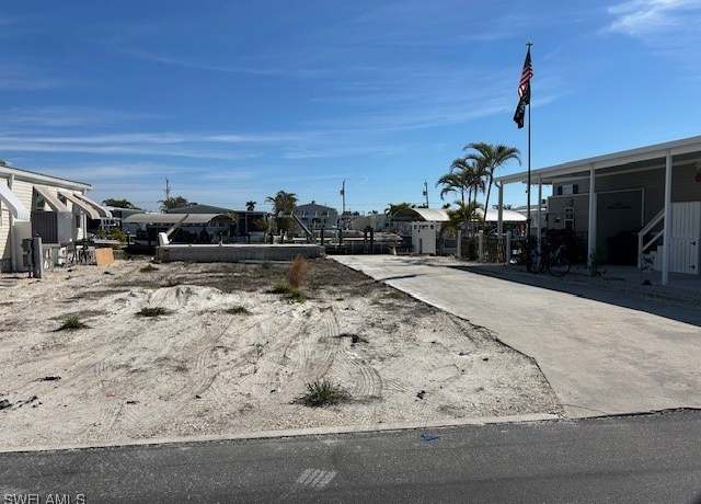 Property at 2998 Bowsprit Ln, FL 33956