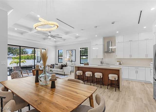 Property at 689 101st Ave N, Naples, FL 34108, 5 beds, 3 baths
