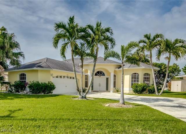 Property at 810 SE 33rd St, Cape Coral, FL 33904, 3 beds, 2.5 baths