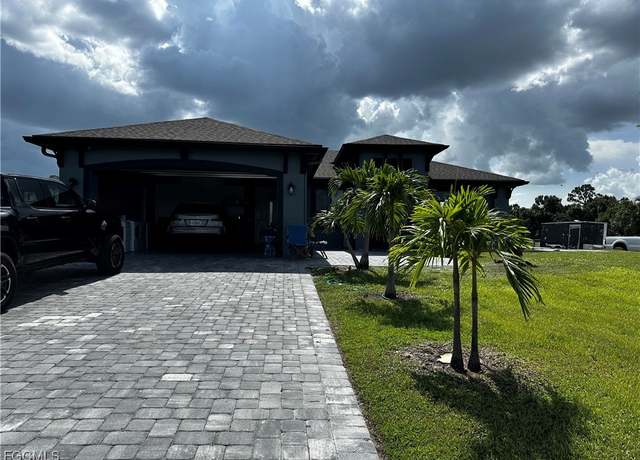 Property at 19781 Woodbridge Ln, North Fort Myers, FL 33917, 4 beds, 3 baths