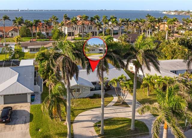 Property at 424 Bayshore Dr, Cape Coral, FL 33904, 3 beds, 2 baths