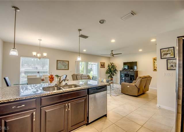Property at 12525 Hammock Cove Blvd, Fort Myers, FL 33913, 3 beds, 2.5 baths