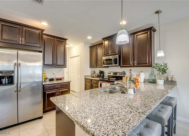 Property at 12525 Hammock Cove Blvd, Fort Myers, FL 33913, 3 beds, 2.5 baths