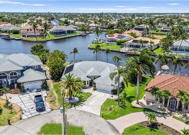 Property at 2005 SE 21st St, Cape Coral, FL 33990, 3 beds, 2.5 baths