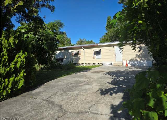 Property at 7622 Peyraud Dr, North Fort Myers, FL 33917, 3 beds, 2 baths