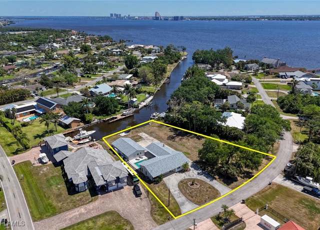 Property at 1888 Coral Cir, North Fort Myers, FL 33903, 3 beds, 3 baths