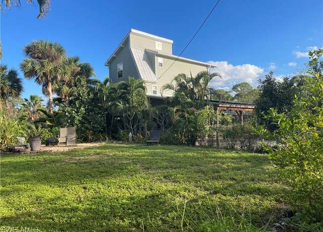 Property at 6831 Tropical Ln, Bokeelia, FL 33922, 2 beds, 1.5 baths