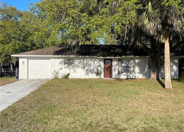 Property at 4020 E Sunflower Cir, Labelle, FL 33935, 3 beds, 2 baths
