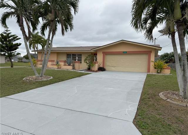 Property at 1020 SE 21st St, Cape Coral, FL 33990, 3 beds, 2.5 baths