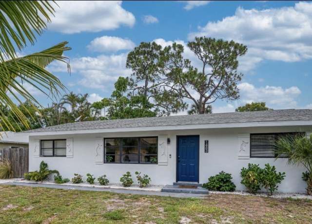 Property at 1483 13th Ave N, Naples, FL 34102, 4 beds, 3 baths