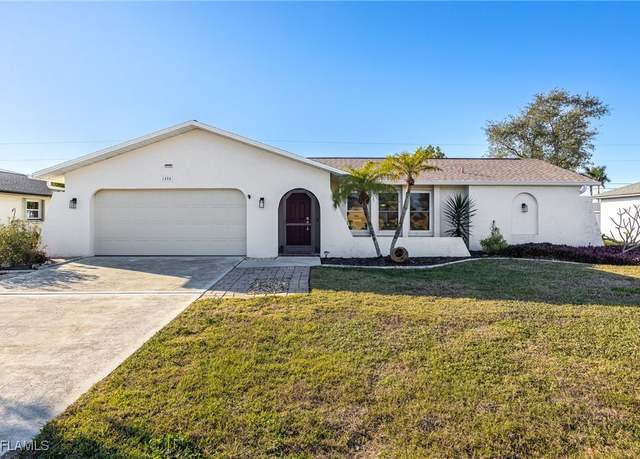 Property at 1404 SE 22nd Ter, Cape Coral, FL 33990, 3 beds, 2 baths