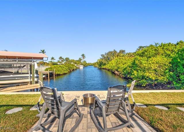 Property at 349 Coral Dr, Fort Myers, FL 33905, 2 beds, 2 baths