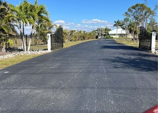Property at 3511 Pink Ibis Dr, FL 33956