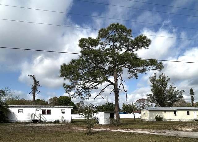 Property at 7904-7906 Hart Dr, North Fort Myers, FL 33917, 5 beds, 3.5 baths
