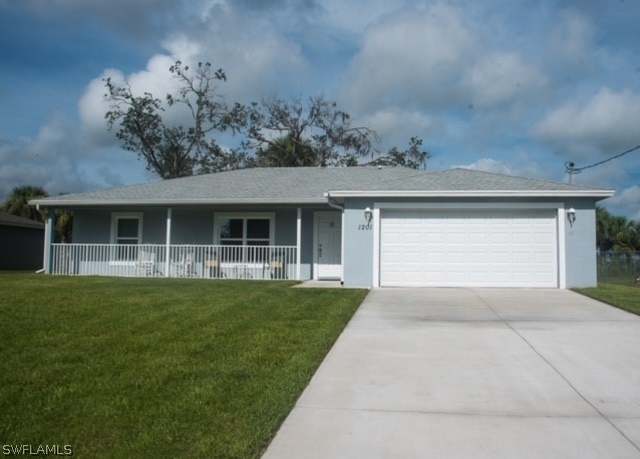 Property at 1201 Banjo Ct, Labelle, FL 33935, 3 beds, 2 baths