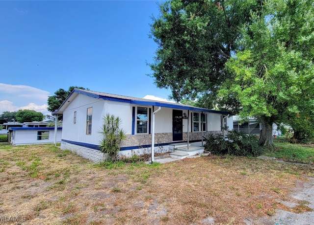 Property at 1055 7th St, Okeechobee, FL 34974, 3 beds, 2 baths