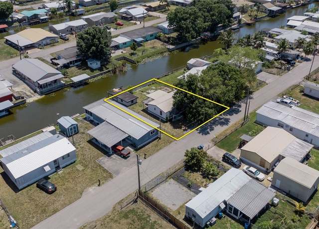 Property at 1055 7th St, Okeechobee, FL 34974, 3 beds, 2 baths
