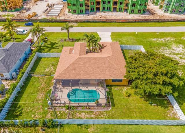 Property at 1427 SW 2nd St, Cape Coral, FL 33991, 3 beds, 2.5 baths