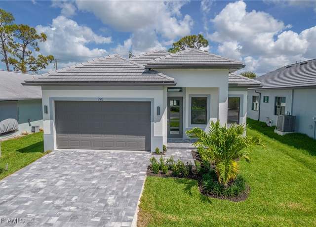 Property at 795 108th Ave N, Naples, FL 34108, 5 beds, 3 baths