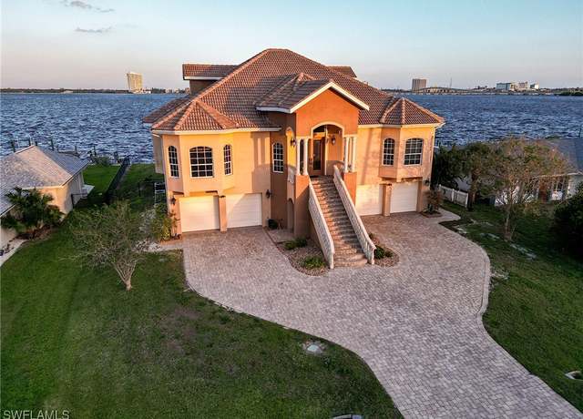Property at 123 E North Shore Ave, North Fort Myers, FL 33917, 5 beds, 3.5 baths
