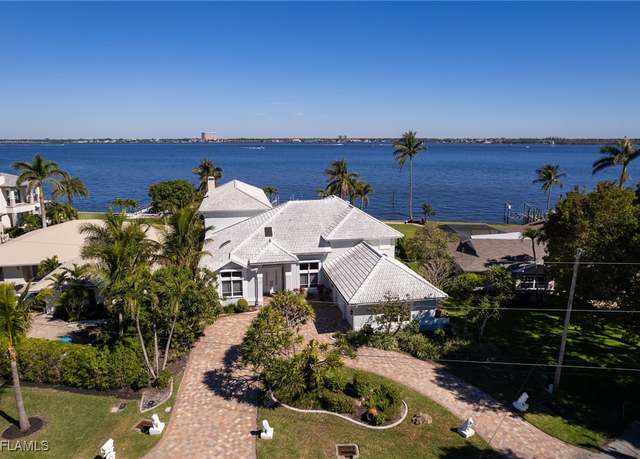 Property at 5345 Nautilus Dr, Cape Coral, FL 33904, 6 beds, 6 baths