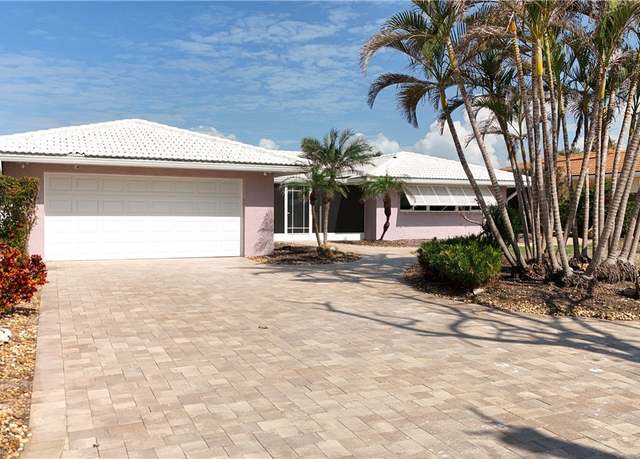 Property at 5650 Williams Dr, Fort Myers Beach, FL 33931, 3 beds, 3 baths