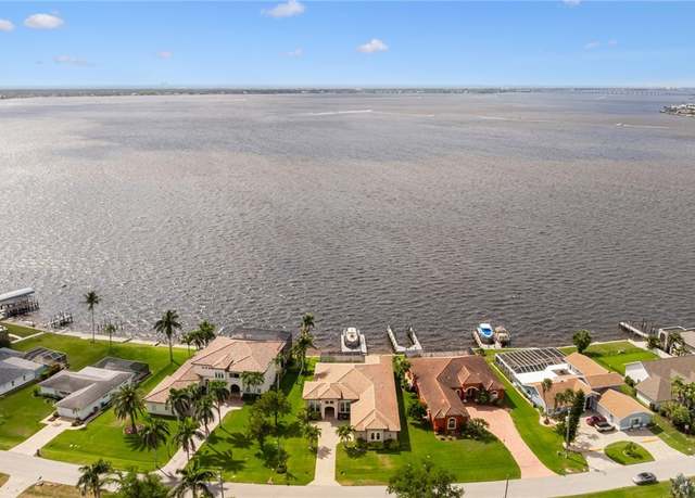Property at 2262 SE 28th St, Cape Coral, FL 33904, 3 beds, 3.5 baths