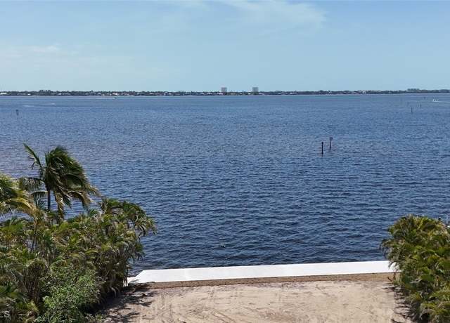 Property at 228 Bayshore Dr, Cape Coral, FL 33904